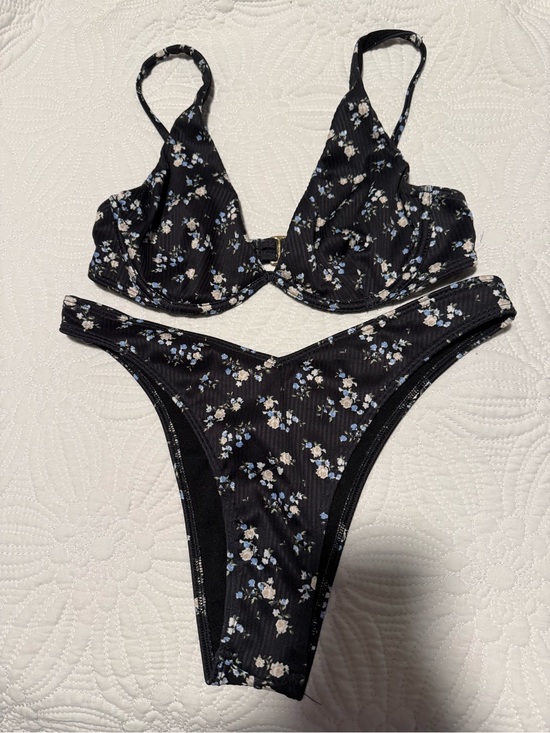 Hollister Other - Hollister Black Floral Bikini Set - Blue & White Flowers